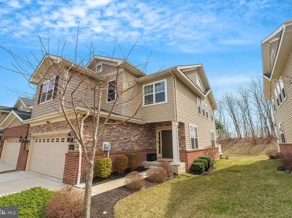 218 Elton Farm Cir, Glen Mills, PA 19342