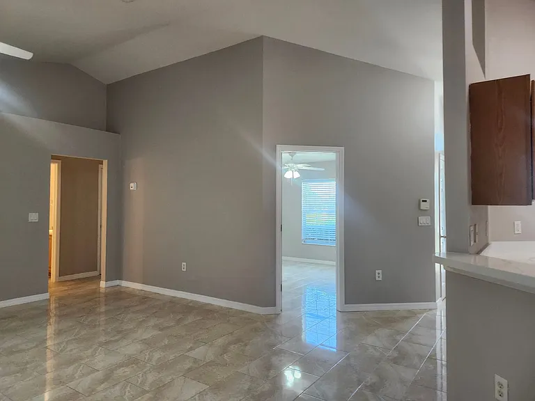 1713 SW 13th St — Photo 9
