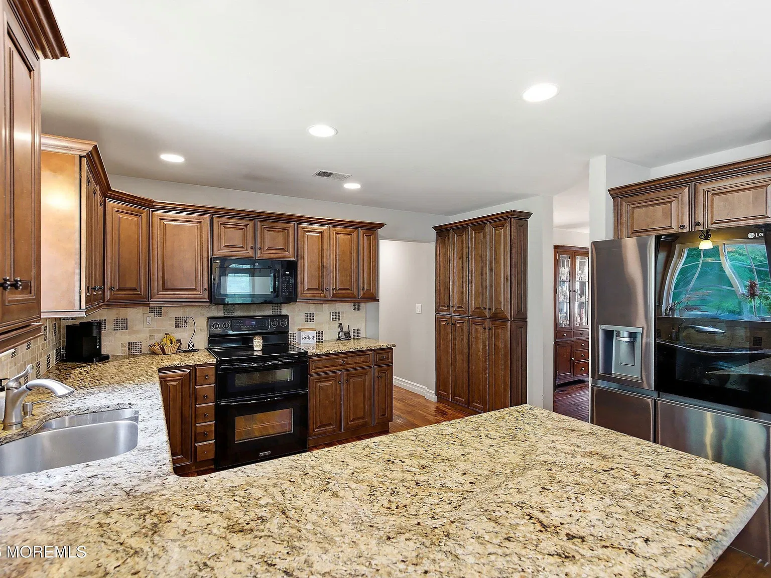 5 bed, 3296 sqft, $4,500 — Photo 4