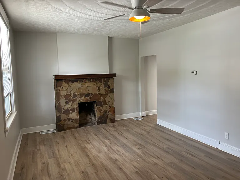 220 Locust Ave — Photo 5