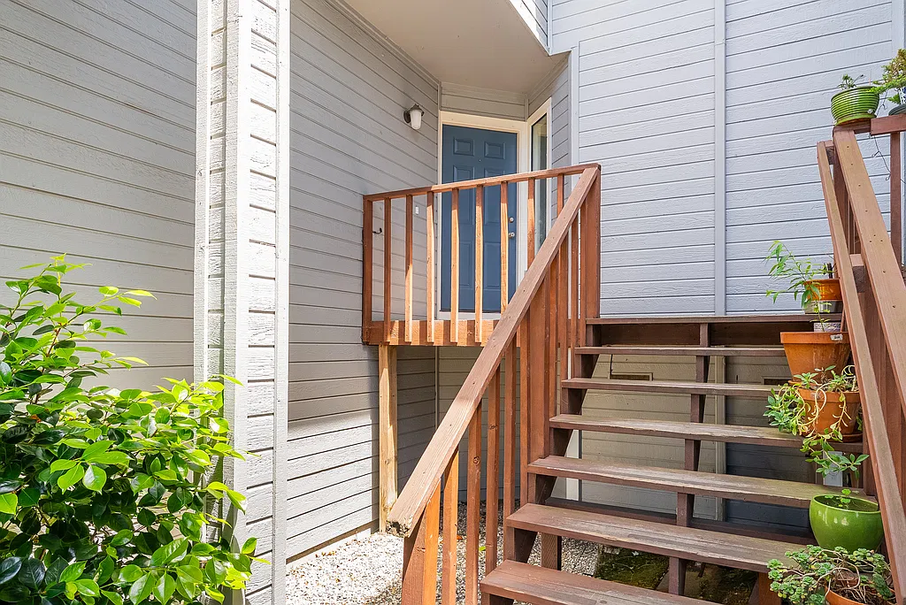 3 bed, 1100 sqft, $3,600 — Photo 1