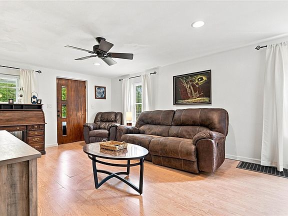 3rd image of 352 Mountain View Rd