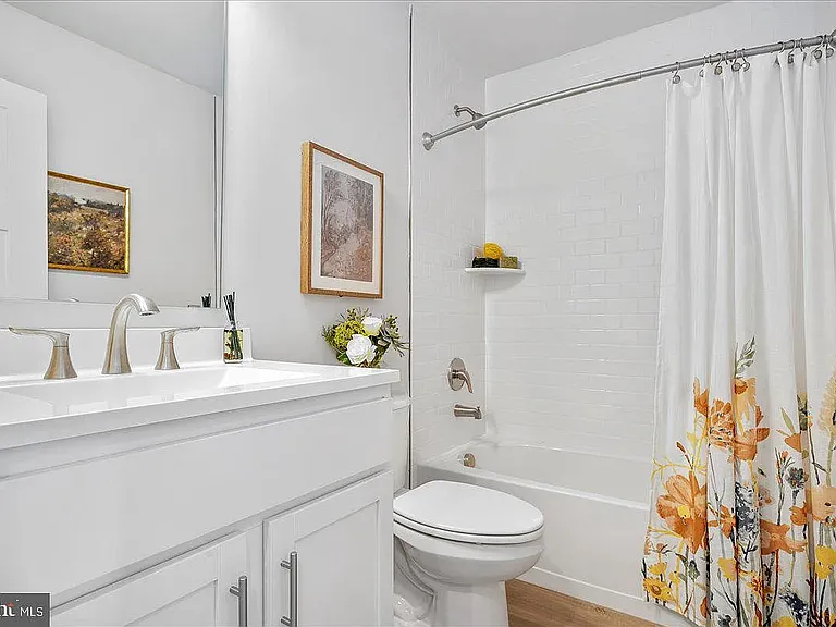 208 Huntwellwest Blvd — Photo 7