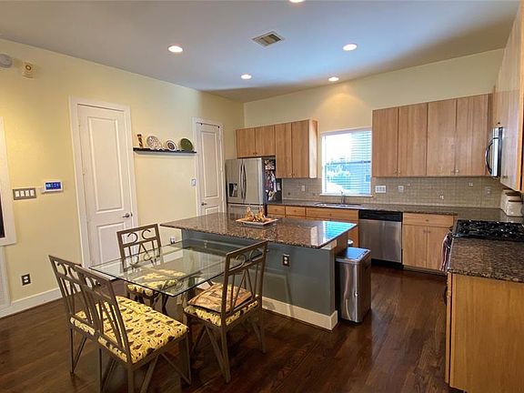 Large Island for easy meal prep