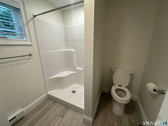 4th image of 309 Flanders Rd #1