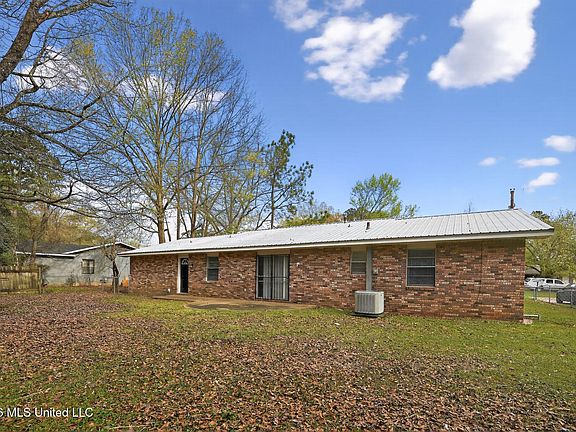 5th image of 1027 Autumn St