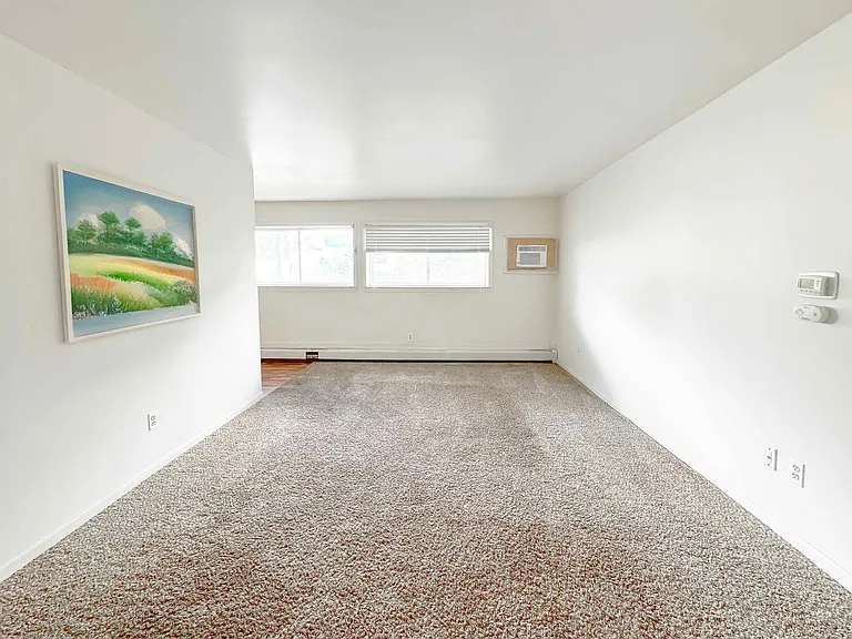 Village Shores Apartments — Photo 34