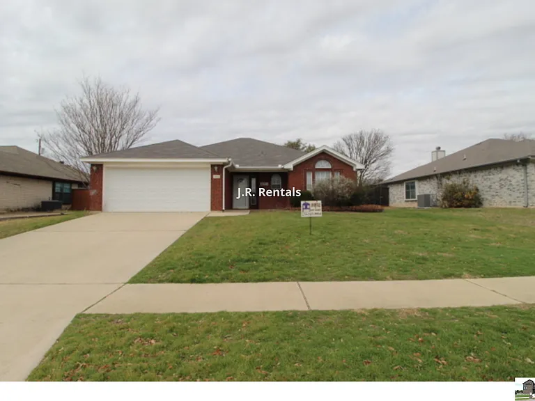 5211 James Loop — Photo 9
