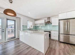 7 N Signature Mews SW, Calgary, AB T3H2V6