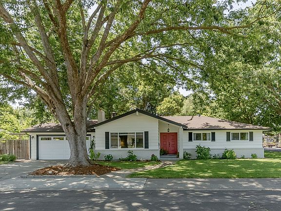5th image of 6707 S Land Park Dr