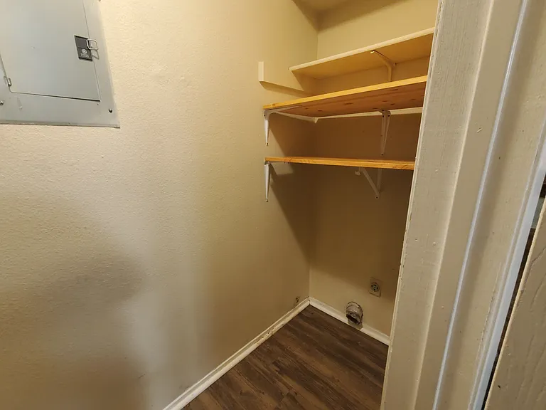 11904 Alpheus Ave #C — Photo 7
