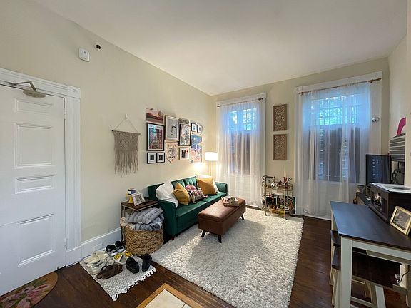 4th image of 325 Pine St APT 1F