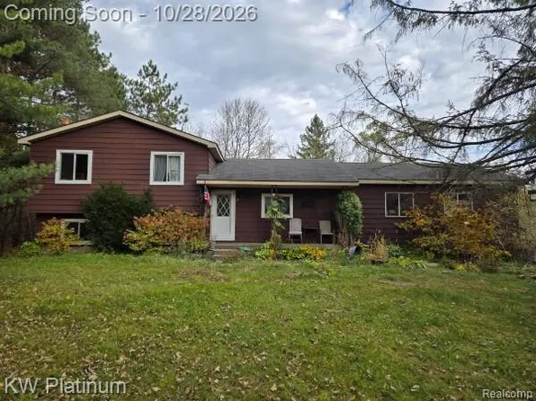 2533 S Lake Pleasant Rd, Metamora, MI 48455