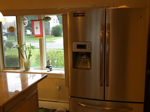 3rd image of 405 Nichols Way