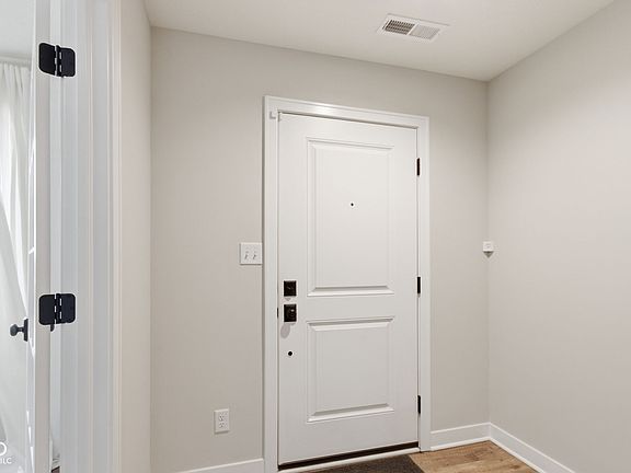 5th image of 2945 Bolton Square Blvd