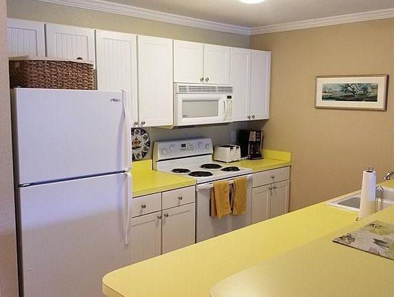 4th image of 855 Dahlia Ln APT 202
