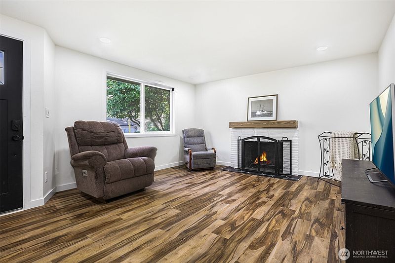 3rd image of 14517 Meridian Avenue N