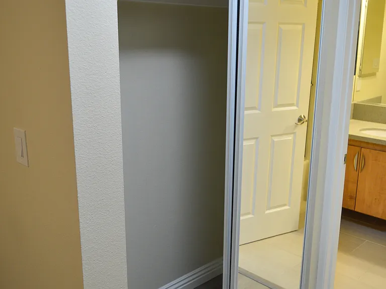 1726 Winona Blvd #105 — Photo 24