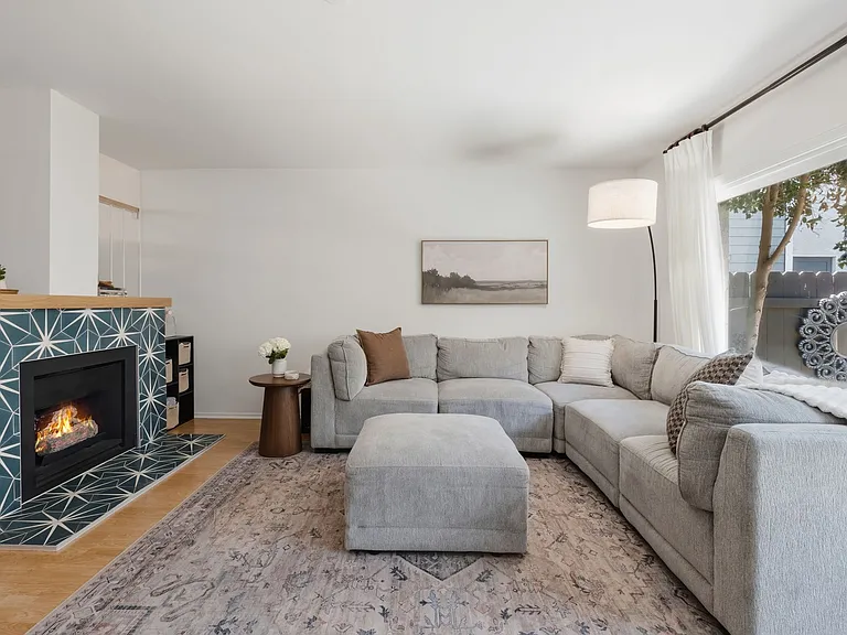 2112 Warfield Ave #9 — Photo 5
