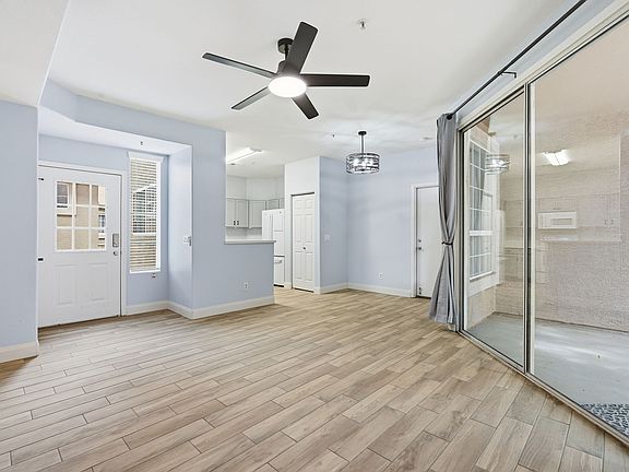 5th image of 1633 E Lakeside Dr Unit 52