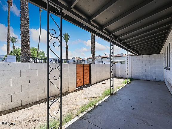 3rd image of 1912 W Hayward Ave #17