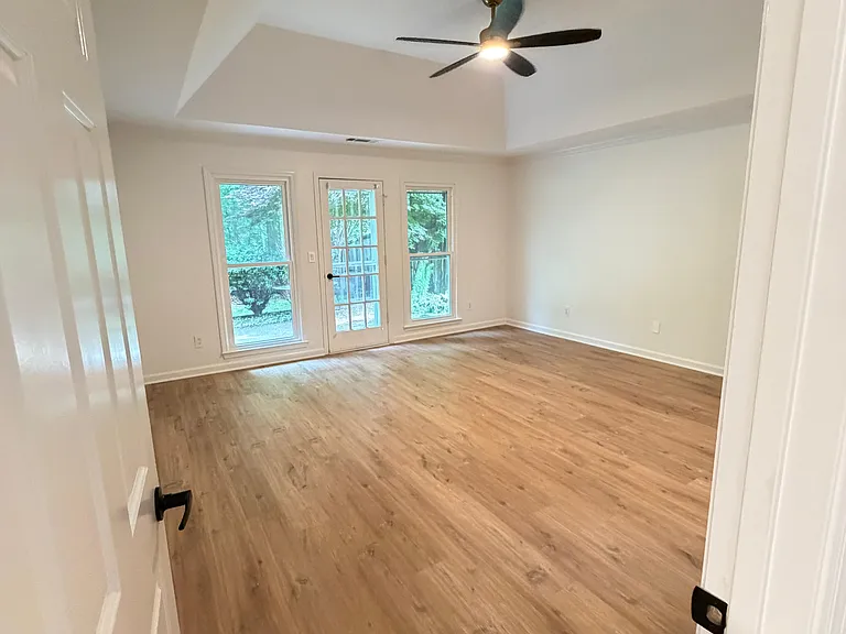 215 Glen Holly Dr — Photo 9