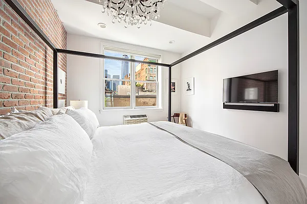 Sold by Warburg | media 7