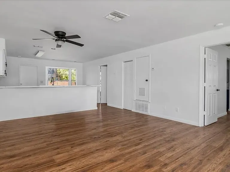 1143 Joel Blvd #B — Photo 8
