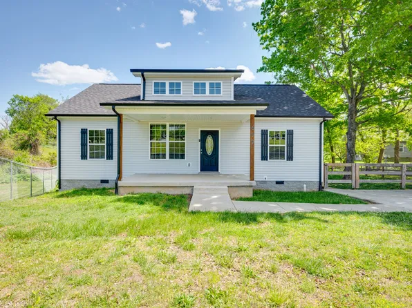 609 N Charlotte St, Dickson, TN 37055