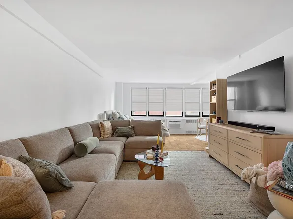 241 E 76th St APT 2B, New York, NY 10021
