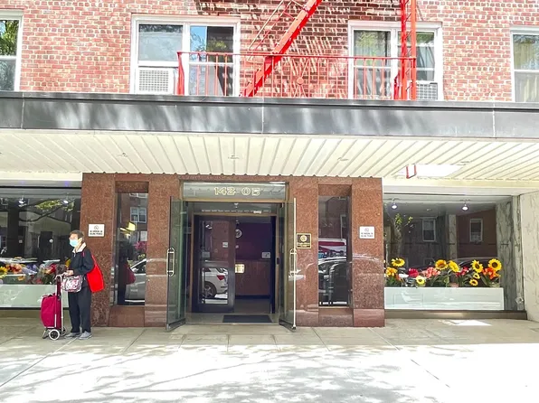 142-05 Roosevelt Avenue image 7 of 11