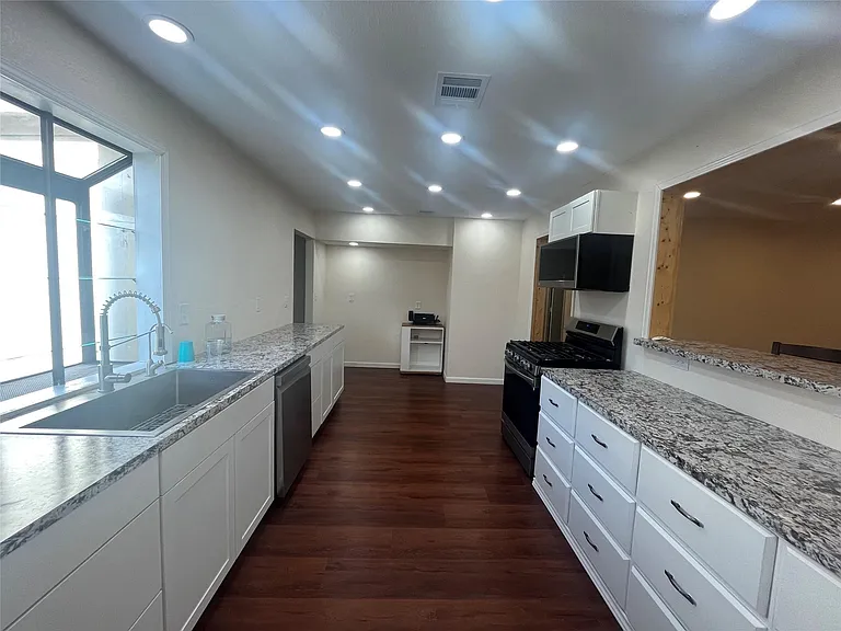 11874 Vanwood St — Photo 11