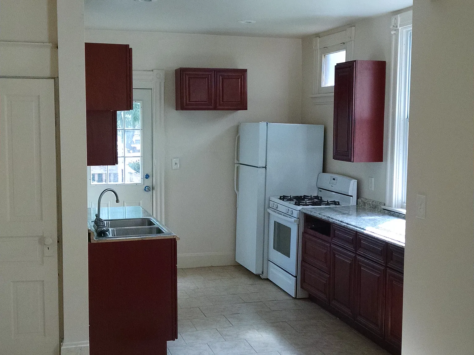 6 bed, 1900 sqft, $3,000 — Photo 3