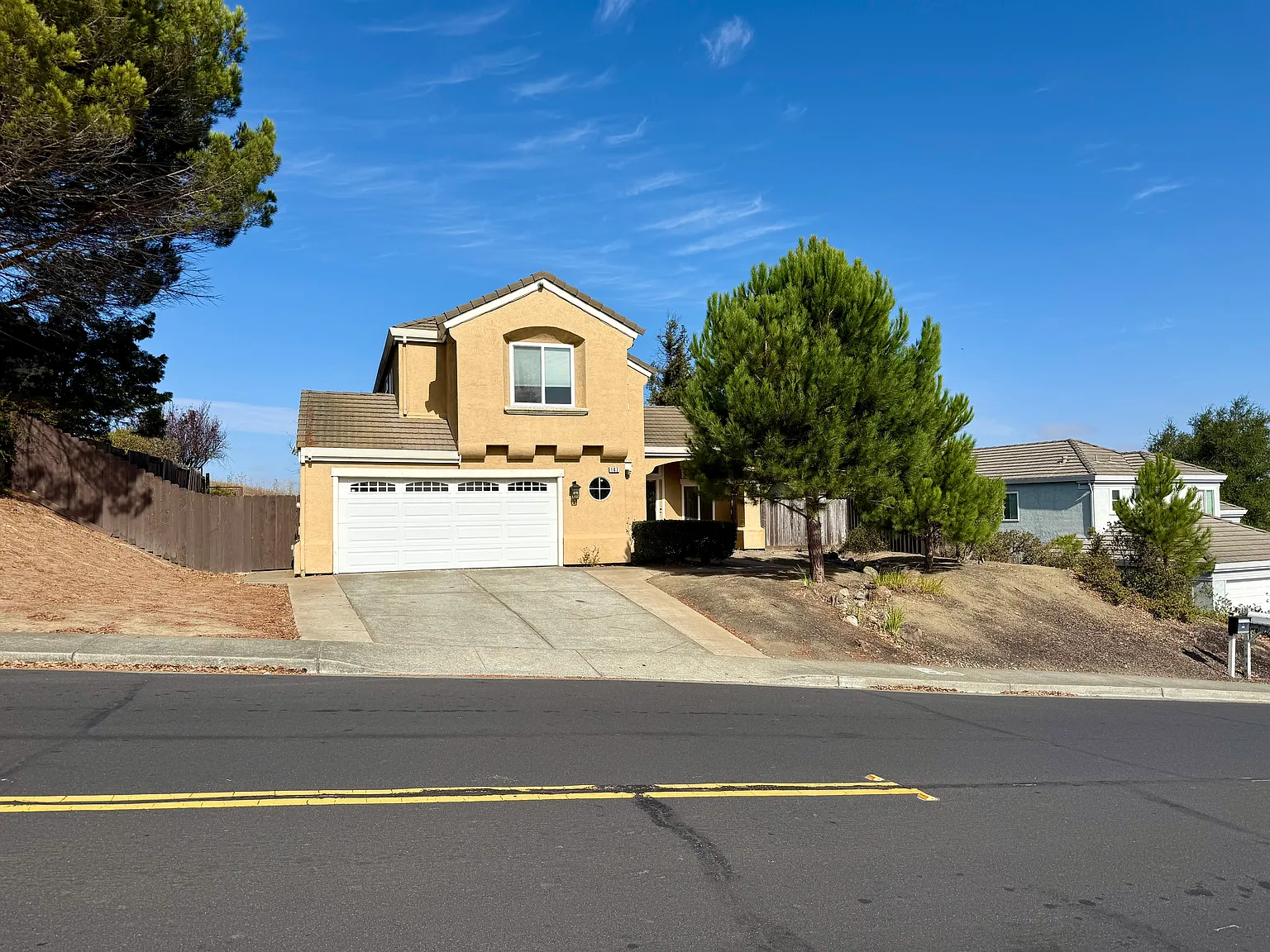 4 bed, 2099 sqft, $3,900 — Photo 3