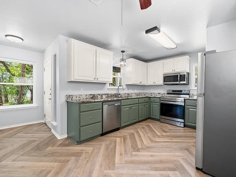 150 Shady Bluff Dr — Photo 4