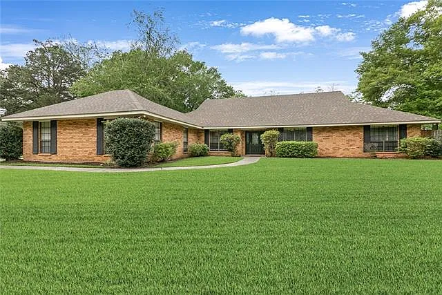 3 bed, 2.5 bath, 2210 sqft, $2,700 — Photo 2