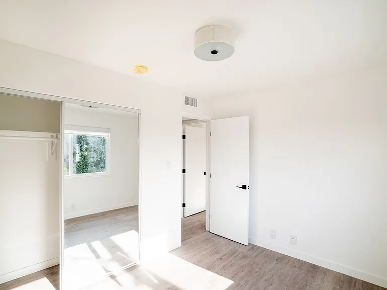 3168 Wabash Ave — Photo 4