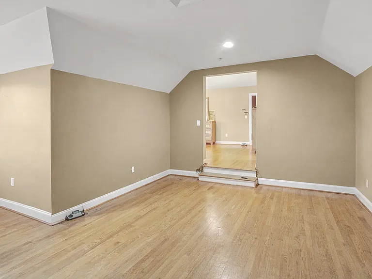 4 McNamara Dr — Photo 26