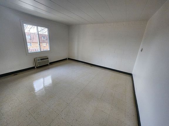 3rd image of 1143 Lathrop Ave APT 9