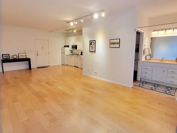 5th image of 1230 N June St #111