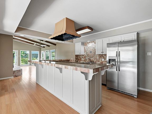 4th image of 943 Finchley Ct