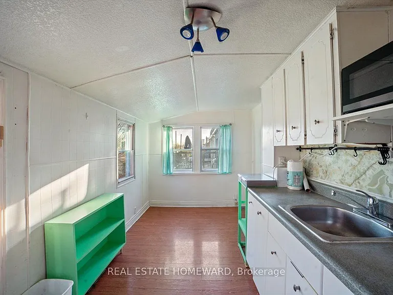 697 Dupont St #2 — Photo 7