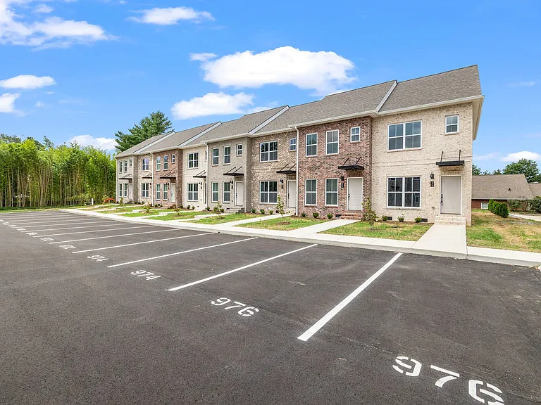 962 Horizon Ct — Photo 2