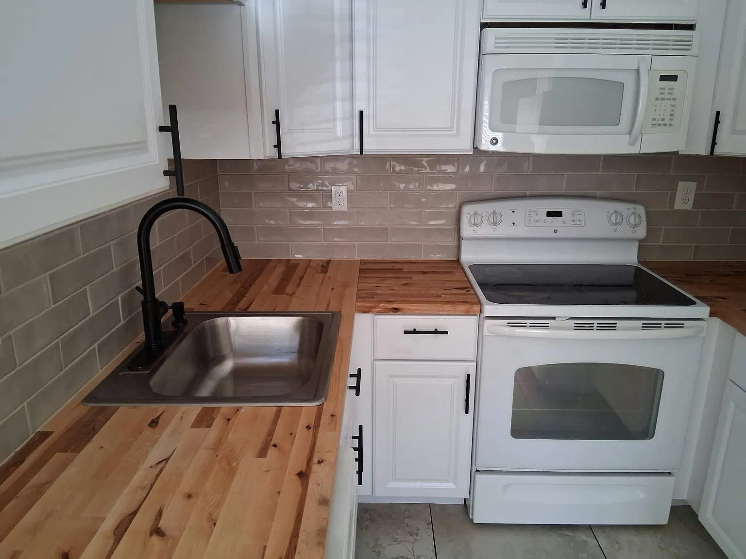 3 bed, 1276 sqft, $1,950 — Photo 1