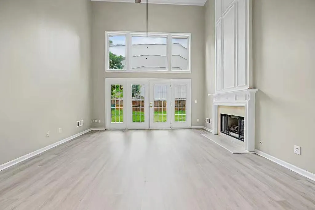 4 bed, 2.5 bath, 2684 sqft, $3,200 — Photo 3