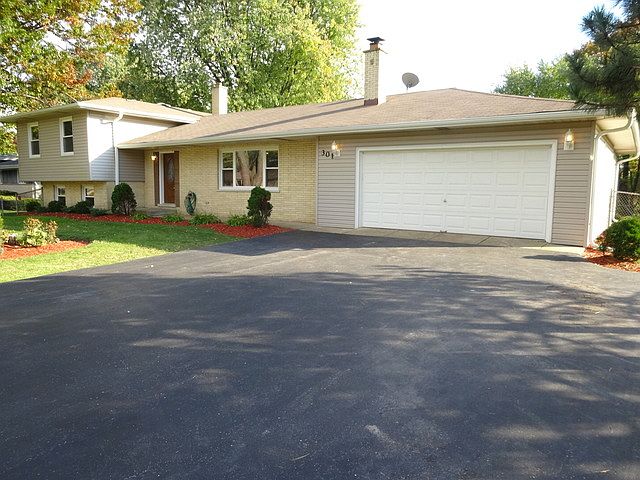 1st image of 301 E Blackhawk Dr