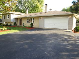 301 Blackhawk Dr, Schaumburg, IL 60193