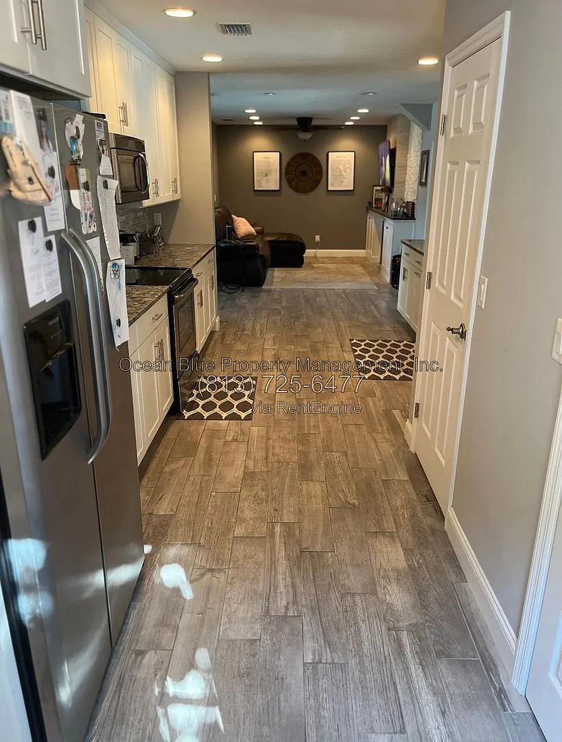 3 bed, 2.0 bath, 1810 sqft, $3,300 — Photo 4