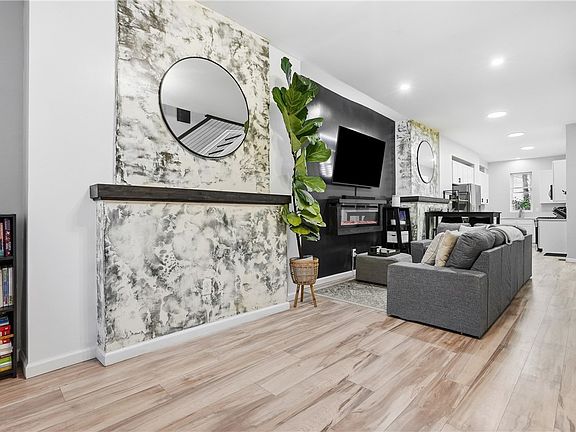 4th image of 4615 Plummer St