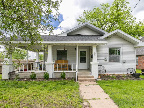 202 S Lillian Place, Bolivar, MO 65613